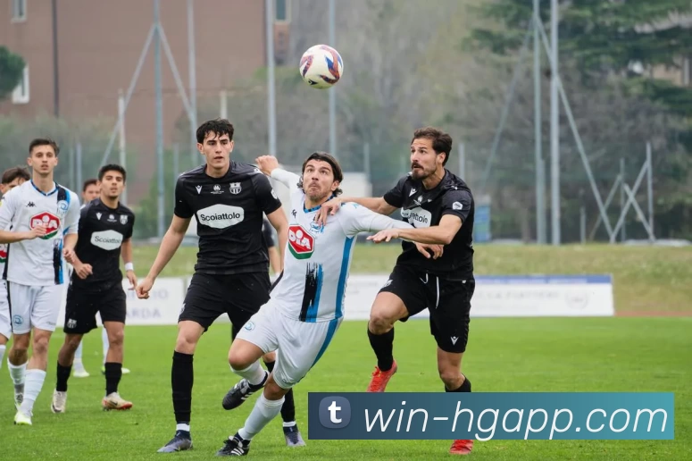 小莫分析湖人进攻困境认为东契奇持球和缺乏跑动是主要原因